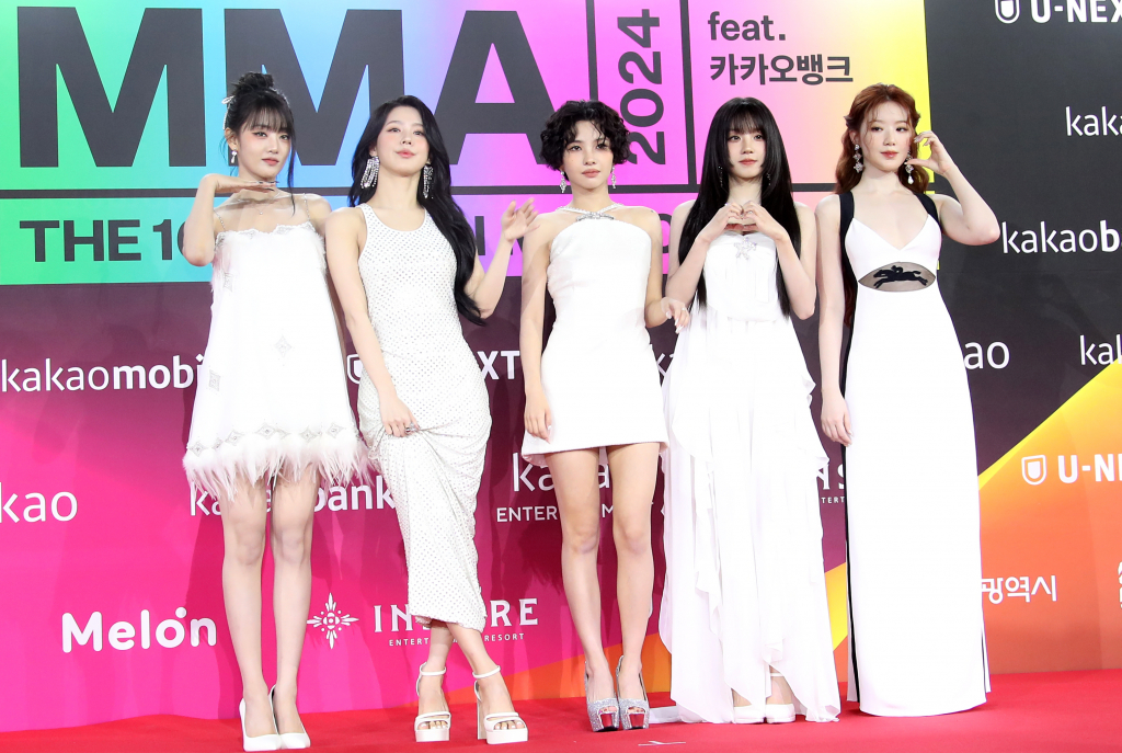 그룹 (여자)아이들 민니(왼쪽부터)와 미연, 소연, 우기, 슈화가 지난달 30일 오후 인천 중구 운서동 인스파이어 아레나에서 열린 '제16회 멜론뮤직어워즈(MMA)' 레드카펫 행사에 참석하고 있다. /사진=뉴스1