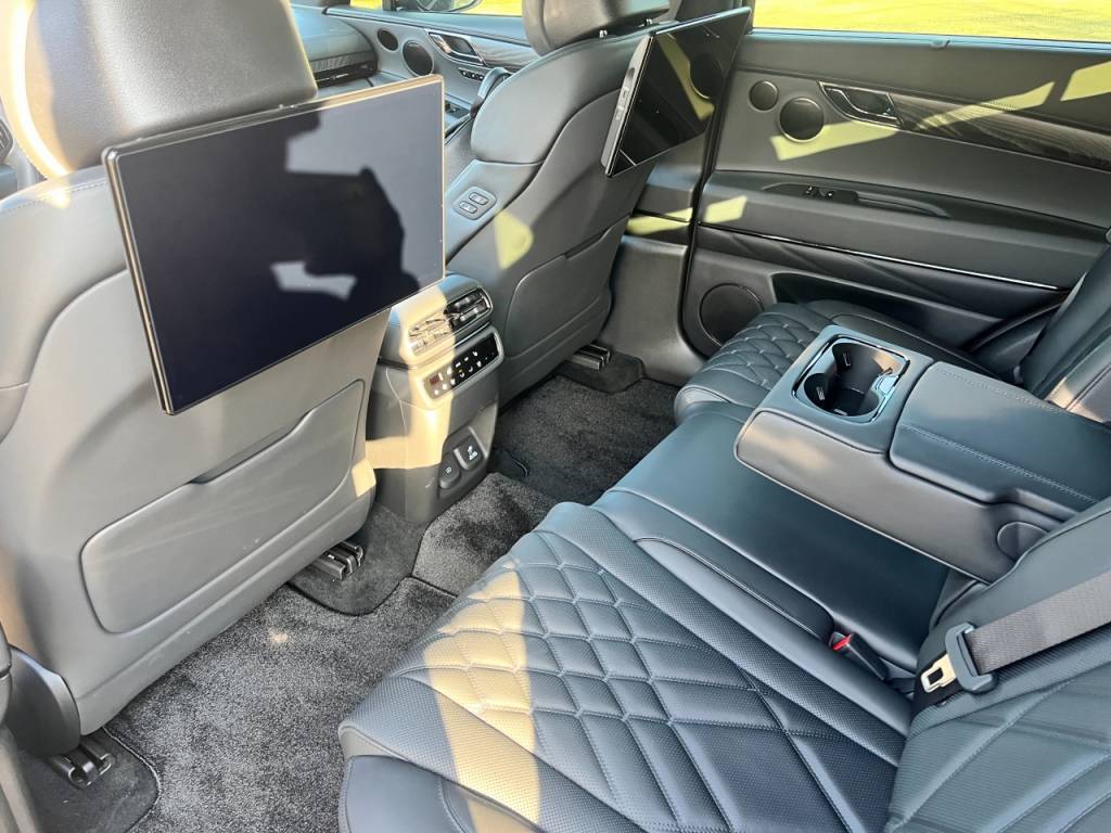 GV80 블랙 쿠페의 뒷좌석 모습/사진= 임찬영 기자