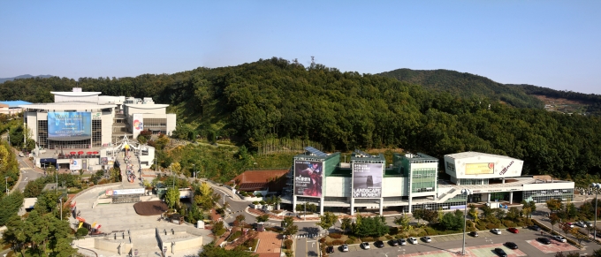 ▲성남아트센터 전경/사진제공=성남문화재단