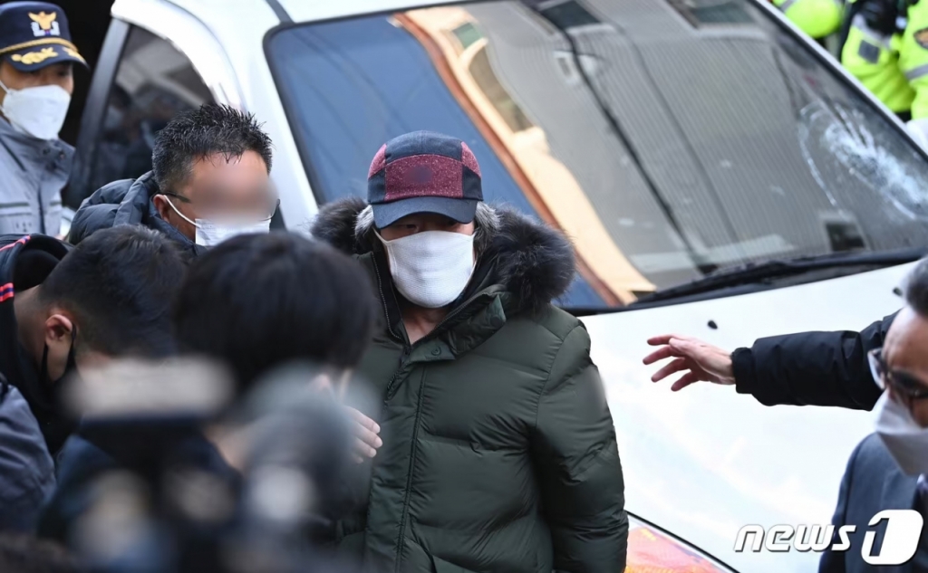 아동 성폭행 혐의로 징역 12년을 복역 후 출소한 조두순이 2020년 12월12일 오전 경기도 안산시내 거주지로 향하고 있다. /사진=뉴스1 