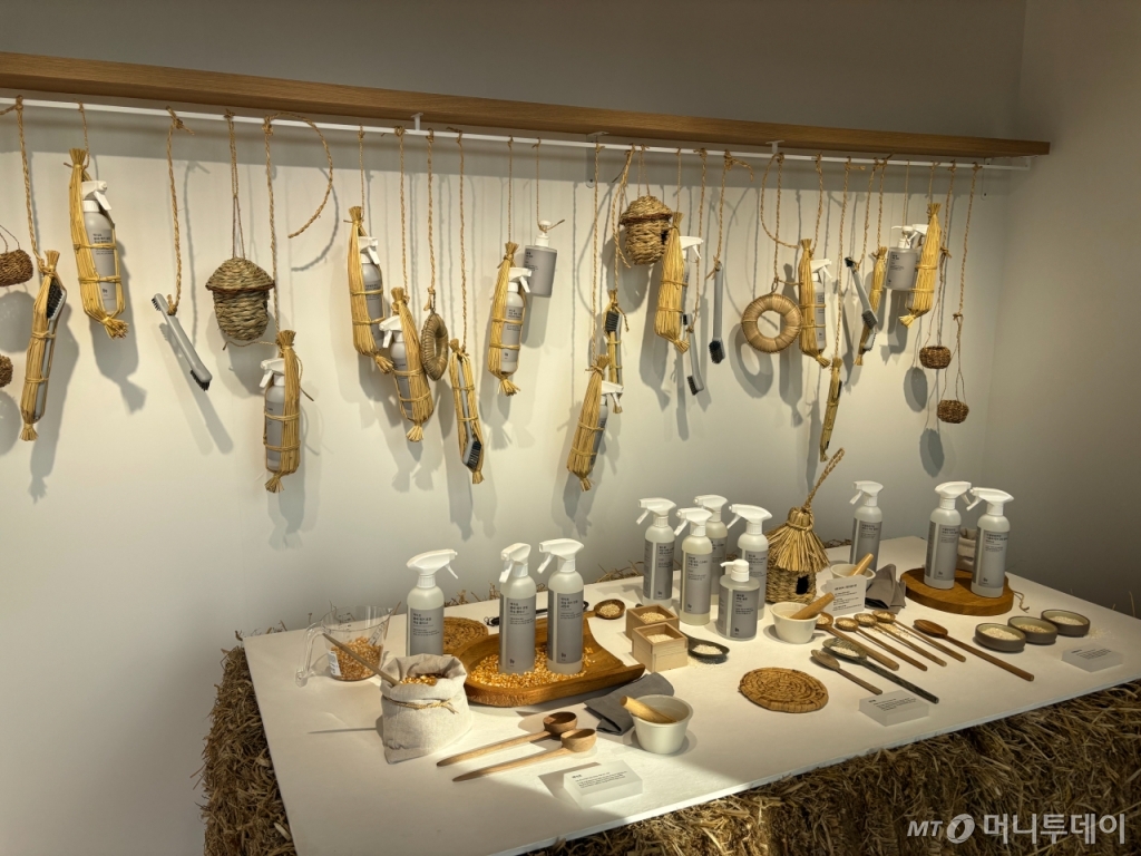 11일 방문한 서울 가회동 '자주앳홈(JAJU@Home) SS2025' 전시./사진=하수민기자 