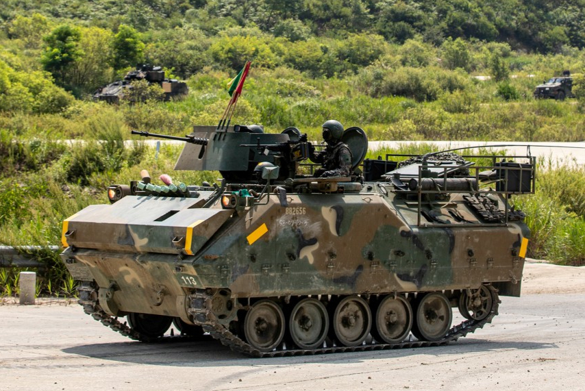 K200A1 장갑차가 지난 8월 경기도 포천 승진훈련장에서 '2024 UFS/TIGER' 일환으로 한미연합 소부대 실사격 기동훈련을 실시하고 있는 모습. / 사진=뉴스1