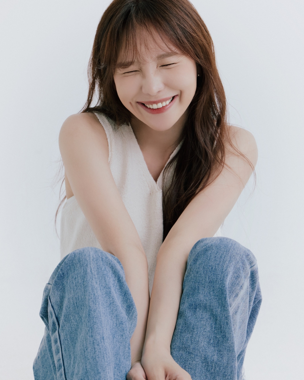 배우를 직업이 아닌 삶 그 자체로 여기는 태도를 뒤늦게 깨달았다는 지주연. 그는 "전보다 더 너그럽고 포용력있게 자신을 수용해야 한다는 사실을 알았다"고 했다. /사진제공=디어이엔티