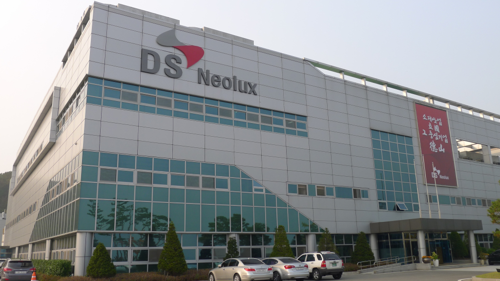 덕산네오룩스 회사 전경