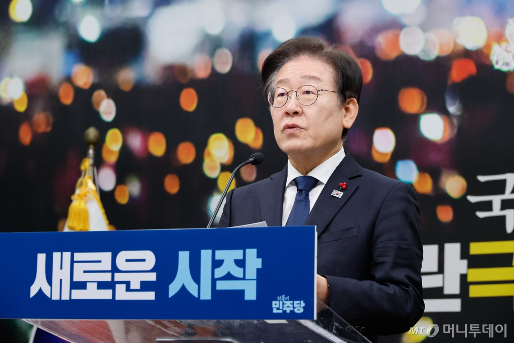 이재명 더불어민주당 대표가 15일 서울 여의도 국회에서 윤석열 대통령 탄핵 가결과 관련, 국정안전협의체 구성 등을 제안하며 기자회견을 하고 있다. 2024.12.15/사진=뉴스1 /사진=(서울=뉴스1) 안은나 기자