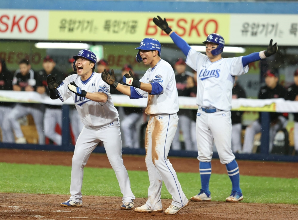 삼성 라이온즈 류지혁(왼쪽)과 김영웅, 강민호(오른쪽). /사진=삼성 라이온즈 제공