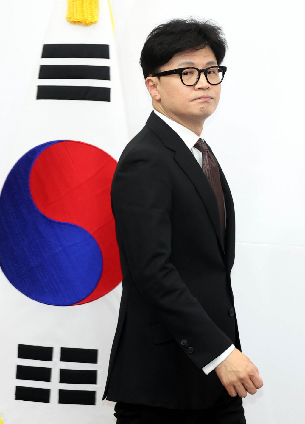 한동훈 국민의힘 대표가 16일 오전 서울 여의도 국회에서 열린 사퇴기자회견에 입장하고 있다. /사진=뉴시스