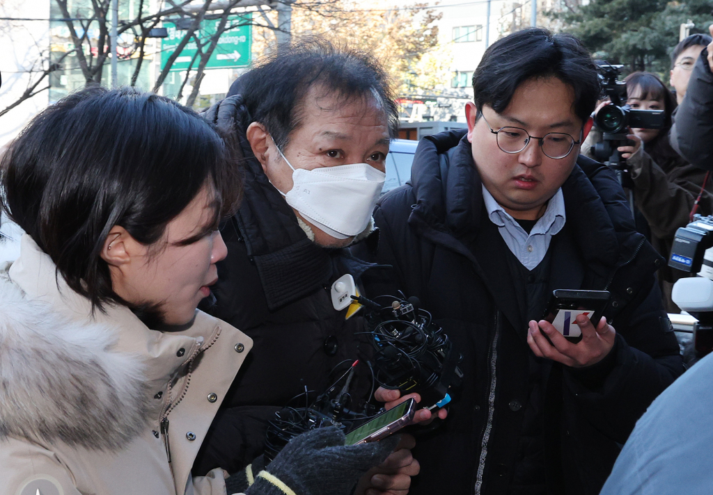 불법 정치자금 수수 혐의를 받는 '건진법사' 전성배 씨가 19일 오전 서울 양천구 서울남부지방법원에서 열린 영장실질심사(구속 전 피의자심문)에 출석하고 있다. /사진=뉴스1 