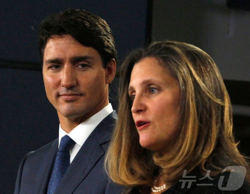 쥐스탱 트뤼도 캐나다 총리와 크리스티아 프릴랜드 캐나다 부총리 겸 재무장관. /AFPBBNews=뉴스1