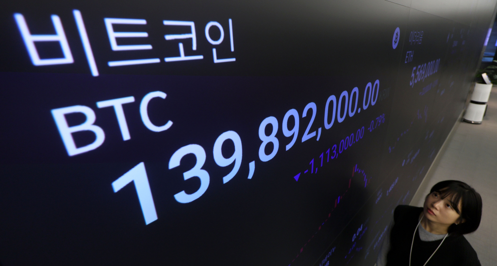 12월 9일 오전 8시40분 국내 가산자산 거래소 업비트에서 비트코인은 24시간 전보다 1.47% 오른 1억4100만원, 가상자산 시황 중계 사이트 코인마켓캡에서는 1.23% 상승한 10만1195달러를 나타냈다. /사진=뉴시스.