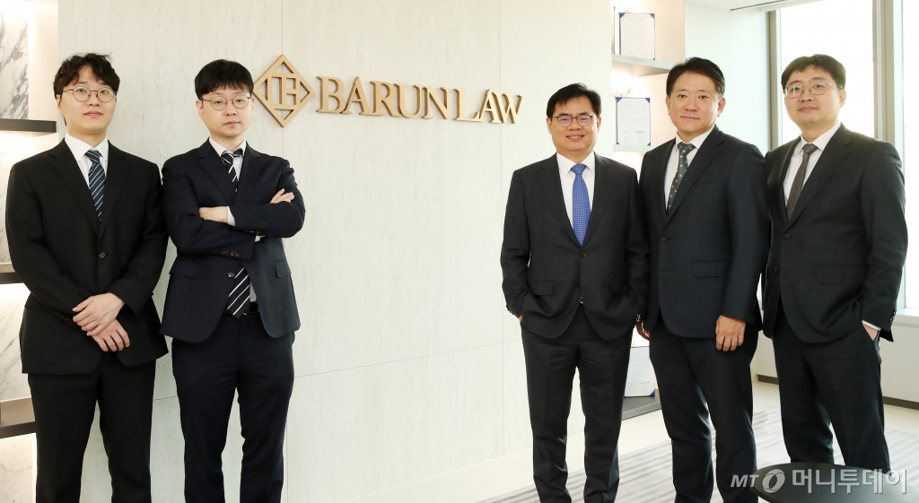 법무법인 바른 벤처기업지원센터. 왼쪽부터 하태우·황상원·이응세·이민훈·한승엽 변호사 인터뷰 /사진=김휘선 기자 