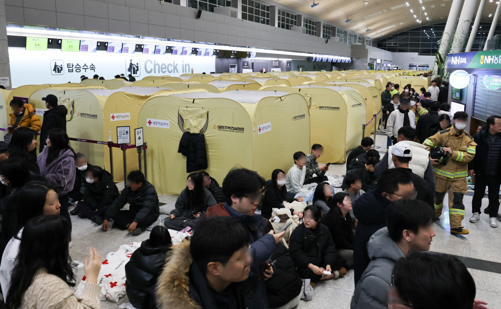 제주항공 소속 여객기 사고가 발생한 29일 오후 전남 무안국제공항에 유가족들을 위한 쉘터가 마련되어 있다. /사진=뉴시스