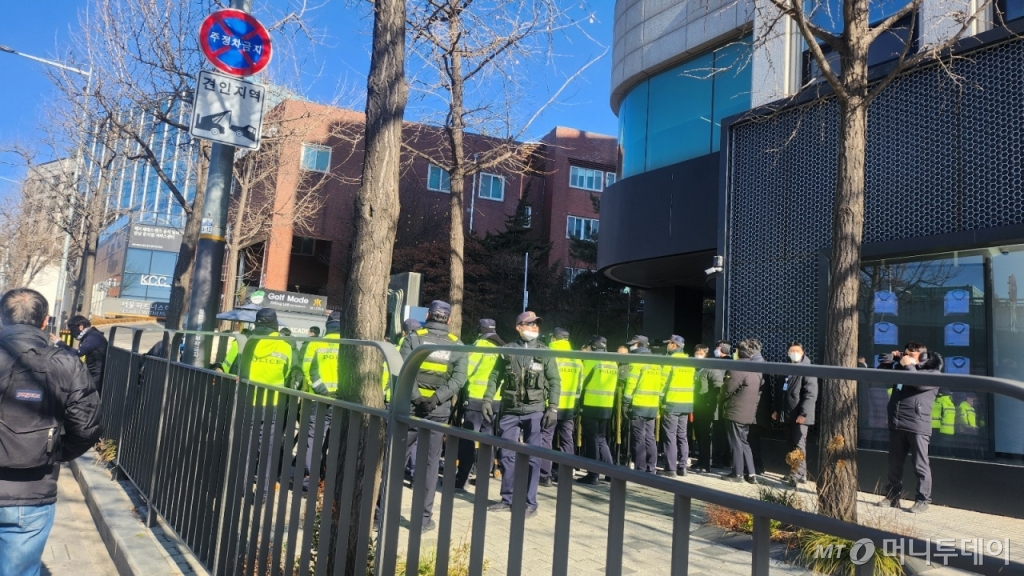 31일 오전 11시15분쯤 서울 용산구 대통령 관저 인근. /사진=송정현 기자