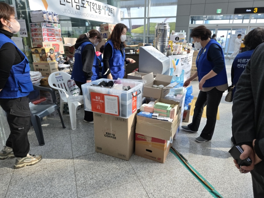 2일 오전 10시쯤 전남 무안군 무안국제공항에서 전라남도 자원봉사센터 부스가 마련됐다. /사진=이찬종 기자