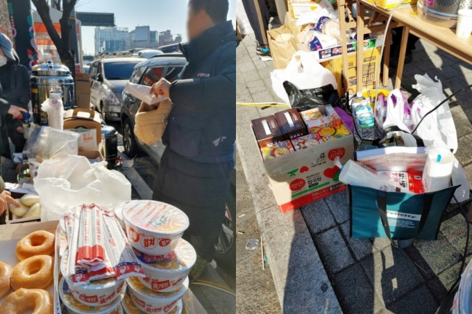 4일 오후 서울 용산구 한남동 관저 앞에 시민들에게 무료로 컵라면, 간식거리 등을 전달하는 부스가 마련됐다. /사진=송정현 기자 