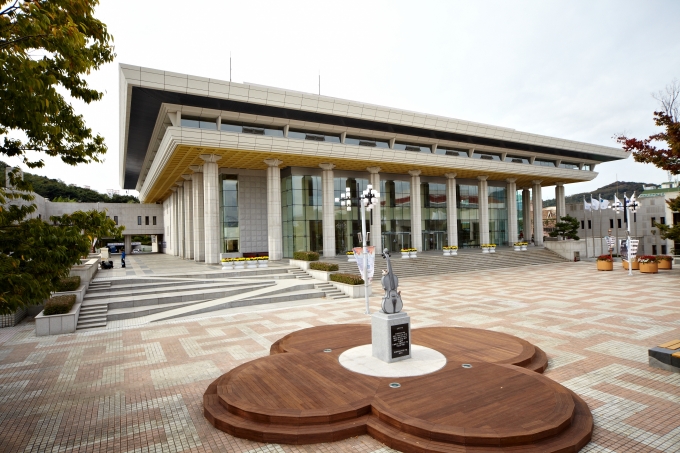 ▲부산문화회관 대극장 전경/사진제공=부산문화회관