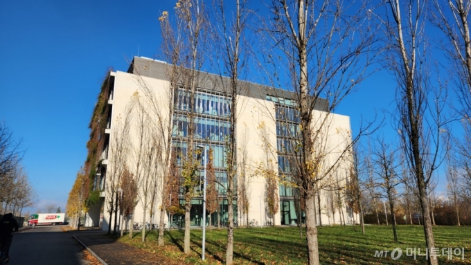 스위스 바젤에 위치한 노바티스 캠퍼스 내 R&D(연구개발)센터 건물/사진= 박미주 기자