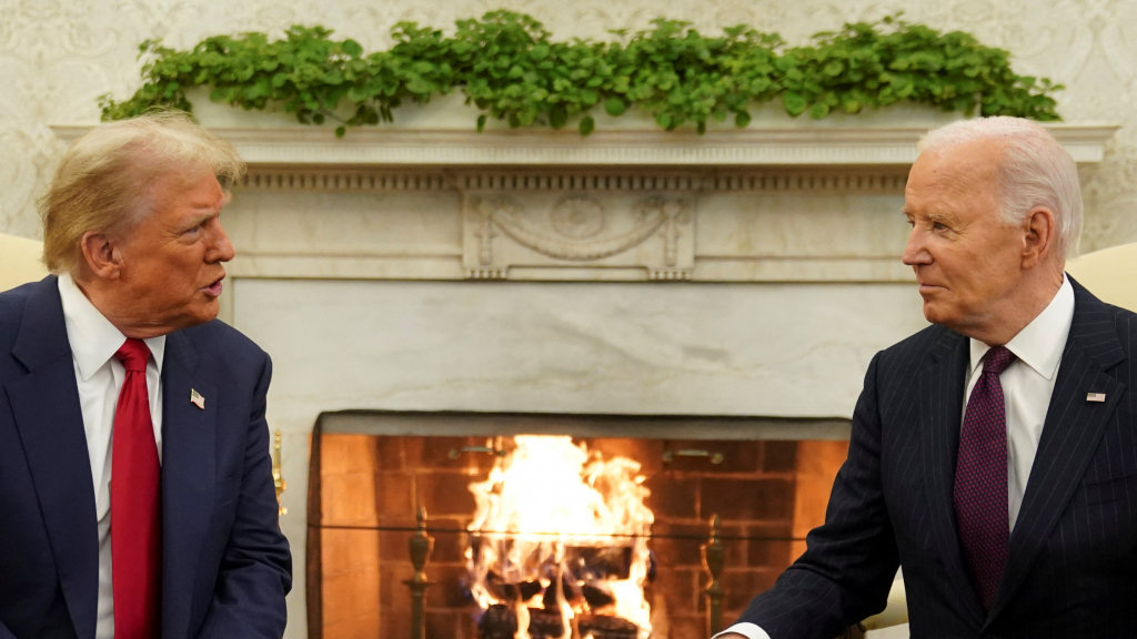 2024년 11월13일(현지시간) 조 바이든 미국 대통령과 도널드 트럼프 대통령 당선인이 워싱턴 백악관에서 만나 대화를 하고 있다. /로이터=뉴스1 /사진=(워싱턴 로이터=뉴스1) 우동명 기자