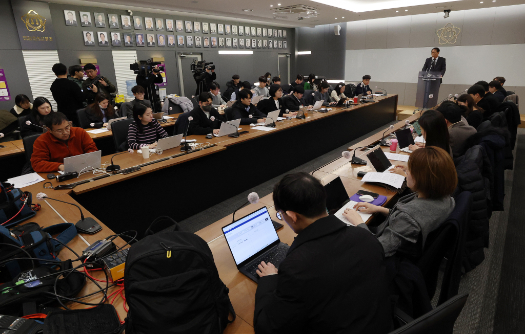 국회 윤석열 대통령 탄핵소추위원 대리인단 장순욱 변호사가 7일 오후 서울 서초구 대한변협회관에서 열린 기자간담회에서 모두발언을 하고 있다. /사진=뉴스1