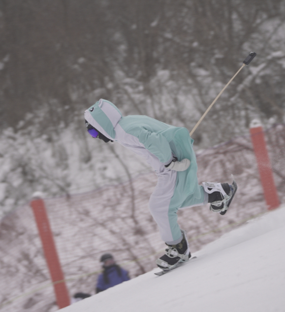 스키에이트를 타고 있는 모습/사진제공=스노몬스