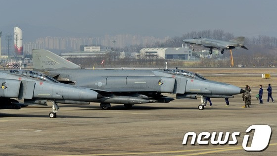 공군 F-4E 팬텀 전투기의 모습. /사진=뉴스1, 공군 제공