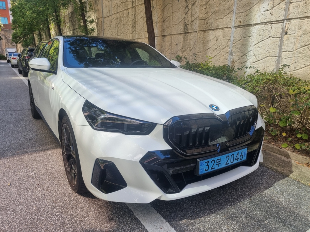 BMW 뉴 i5 eDrive 40. /사진=강주헌 기자