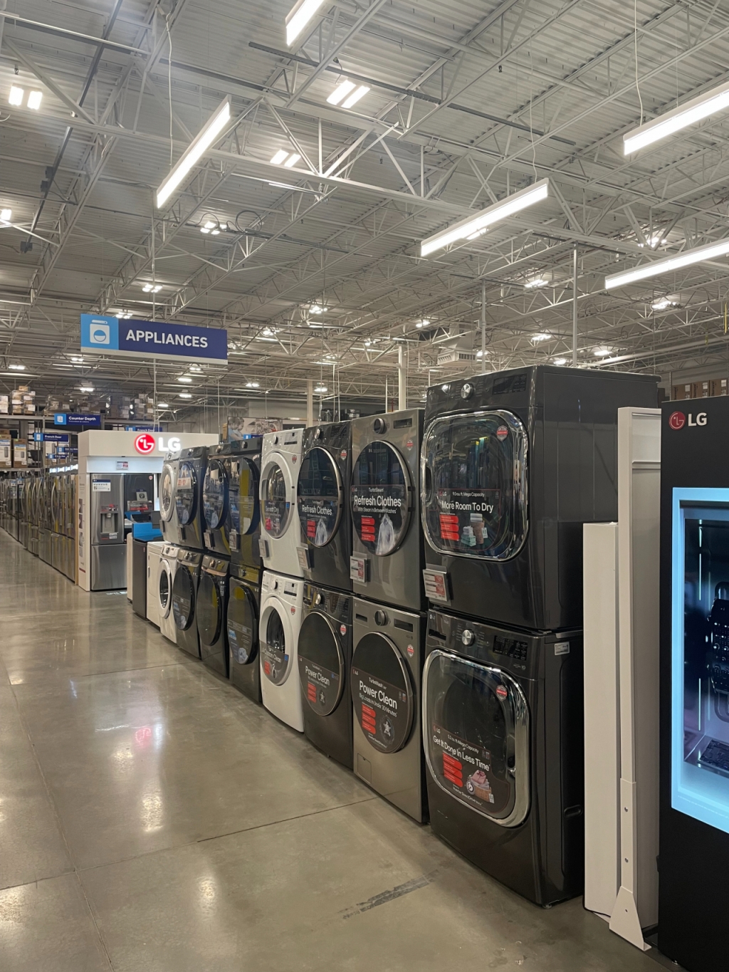 LG전자 제품들이 미국 라스베이거스 로우스 지점에 진열된 모습/사진=한지연기자