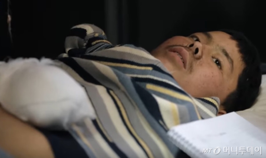 우크라이나 보안국(SBU)이 지난 11일 생포된 북한군 2명의 모습을 담은 영상을 SNS를 통해 공개했다. / 사진=뉴시스