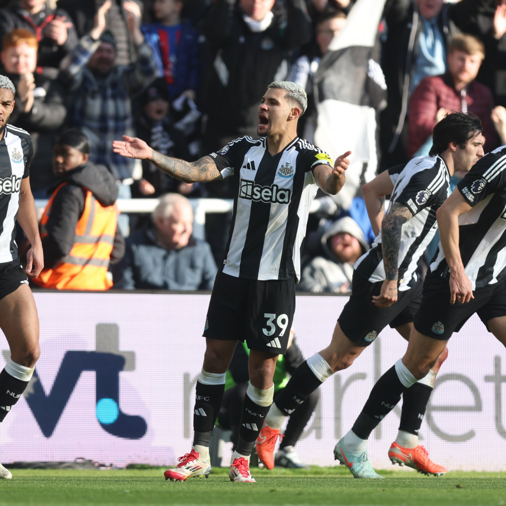 브루노 기마랑이스(가운데)가 동점골을 넣고 세리머니하고 있다. /사진=뉴캐슬 유나이티드 공식 사회관계망서비스(SNS)