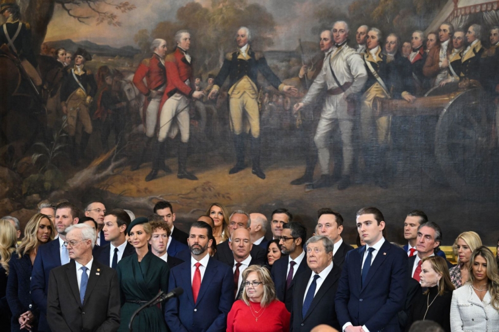  20일(현지시간) 워싱턴 DC 의사당 내 중앙홀(로툰다)에서 열린 도널드 트럼프 대통령 취임식에 참석한 트럼프 일가와 빅테크CEO들 /AFPBBNews=뉴스1