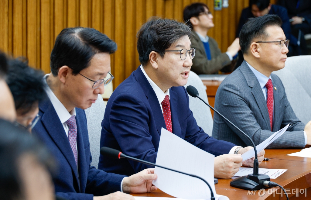 권성동 국민의힘 원내대표가 21일 오전 서울 여의도 국회에서 열린 원내대책회의에 참석해 모두 발언하고 있다. 2025.1.21/뉴스1 Copyright © 뉴스1. All rights reserved. 무단 전재 및 재배포, AI학습 이용 금지.