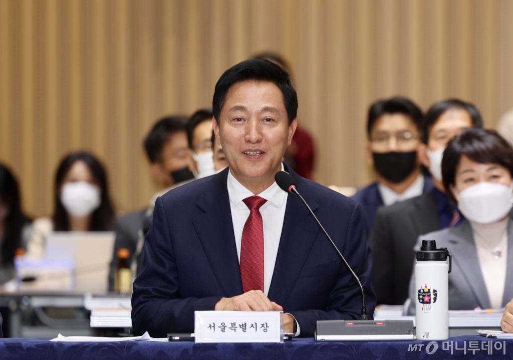오세훈 서울시장이 14일 오후 서울 중구 시청에서 열린 ‘규제 풀어 민생 살리기 대토론회’에서 발언하고 있다. 2025.01.14. /사진=뉴시스 /사진=김명년