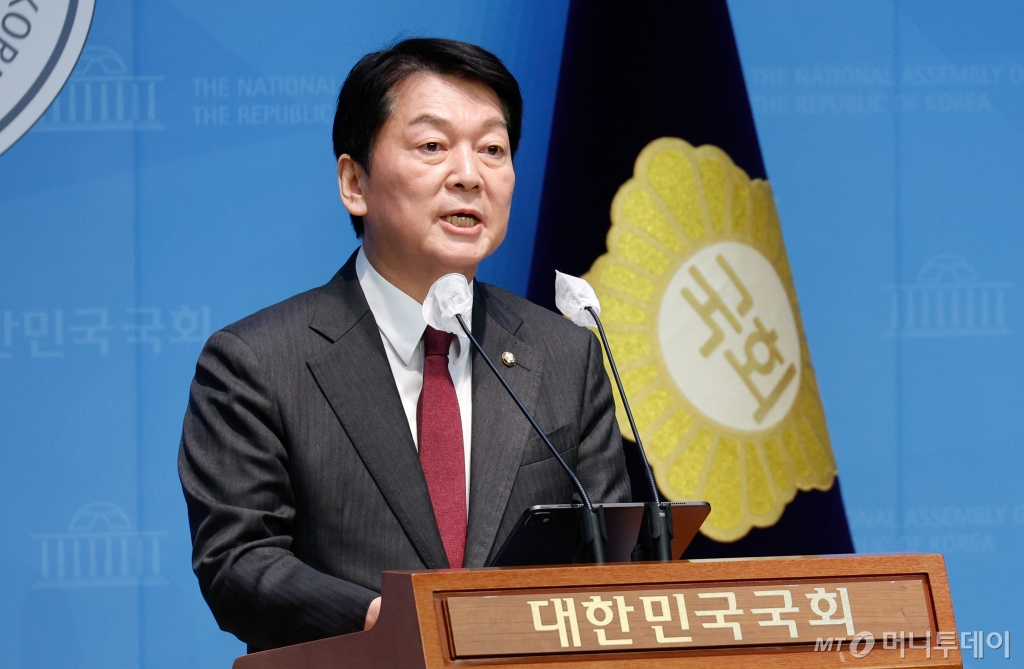 안철수 국민의힘 의원이 20일 서울 여의도 국회 소통관에서 현안 관련 기자회견을 하고 있다. 2025.1.20/사진-뉴스1 /사진=(서울=뉴스1) 안은나 기자