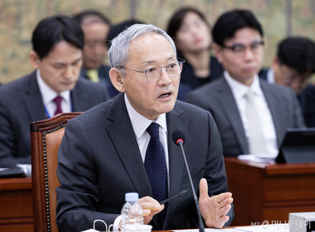 (서울=뉴스1) 이재명 기자 = 유인촌 문화체육관광부 장관이 21일 오전 서울 여의도 국회에서 열린 제421회 국회(임시회) 문화체육관광위원회 제1차 전체회의에서 전재수 위원장 질의에 답변하고 있다. 2025.1.21/뉴스1 Copyright © 뉴스1. All rights reserved. 무단 전재 및 재배포, AI학습 이용 금지. /사진=(서울=뉴스1) 이재명 기자