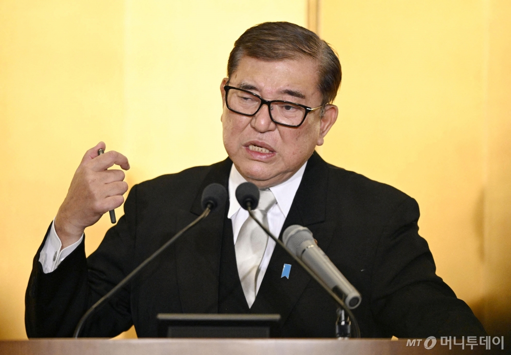 (이세 로이터=뉴스1) = 이시바 시게루 일본 총리가 6일 (현지시간) 이세에서 신년 기자회견을 갖고 “도널드 트럼프 미국 대통령 당선인과 회담은 아직 확정된 것이 없다"고 말하고 있다. 2025.01.07  ⓒ 로이터=뉴스1  Copyright © 뉴스1. All rights reserved. 무단 전재 및 재배포,  AI학습 이용 금지. /사진=(이세 로이터=뉴스1) 