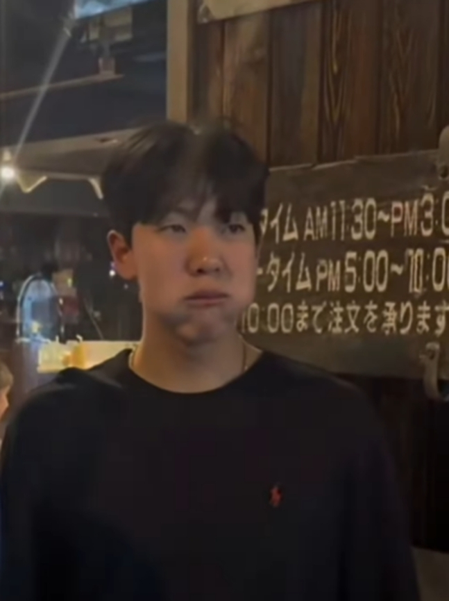 류현진이 '황준서 살 찌우기 프로젝트'에 돌입했다. 황준서가 음식을 먹는 모습. /사진=99코퍼레이션 SNS 갈무리