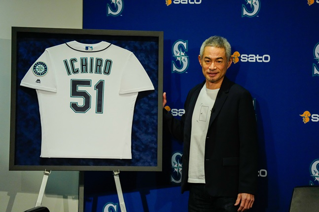 스즈키 이치로가 22일(한국시간) 미국 시애틀 T-모바일 파크에서 명예의 전당 입성 기자회견을 하고 있다. /사진=시애틀 매리너스 공식 SNS