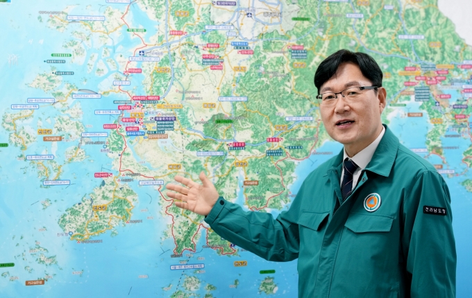 ▲브리핑하는 김규웅 대변인/사진제공=전남도