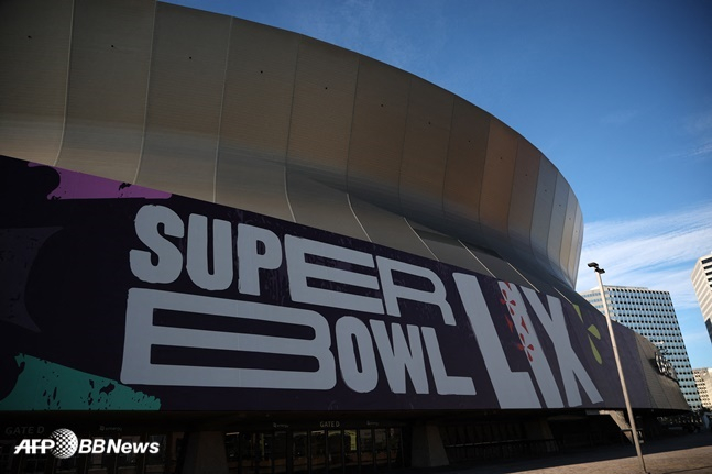 시저스 슈퍼돔에 게시된 제59회 슈퍼볼 안내판. /AFPBBNews=뉴스1