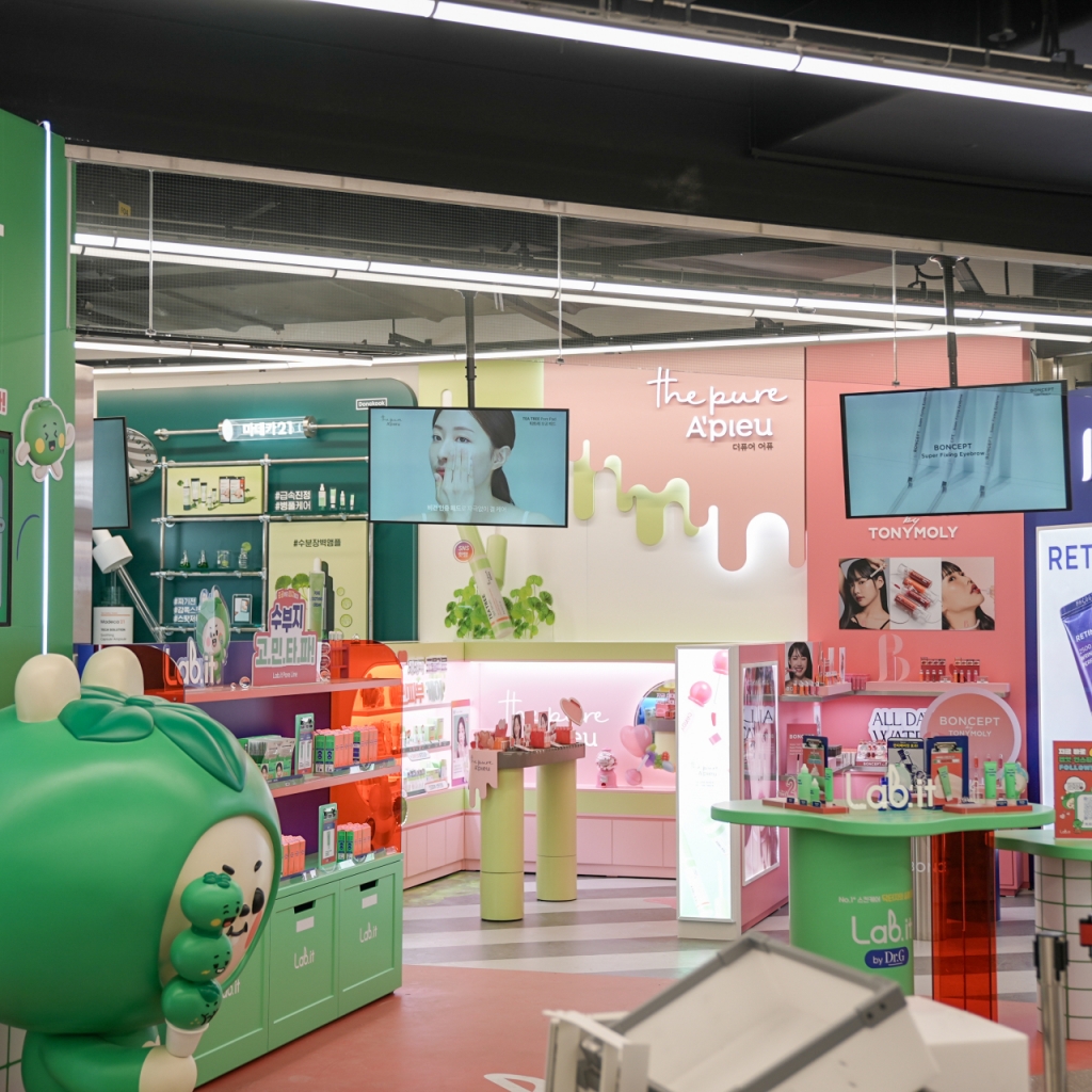 아성다이소 홈플러스상봉점 '미샤 어퓨'. /사진제공=다이소 