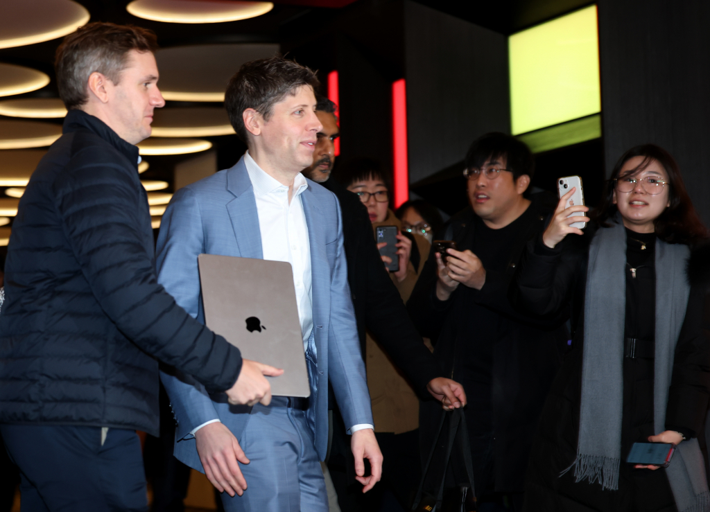 (서울=뉴스1) 오대일 기자 = 챗GPT 개발사 오픈AI의 샘 올트먼 최고경영자(CEO)가 4일 서울 중구 플라자호텔에서 열린 카카오 기자간담회에 참석하고 있다. 2025.2.4/뉴스1  Copyright © 뉴스1. All rights reserved. 무단 전재 및 재배포,  AI학습 이용 금지. /사진=(서울=뉴스1) 오대일 기자