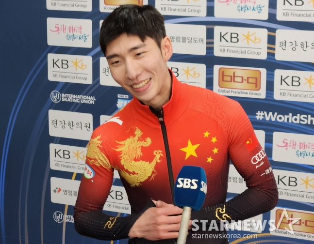 린샤오쥔이 2023년 3월 서울에서 열린 쇼트트랙 세계선수권에서 한국 취재진과 인터뷰를 하고 있다. /사진=안호근 기자