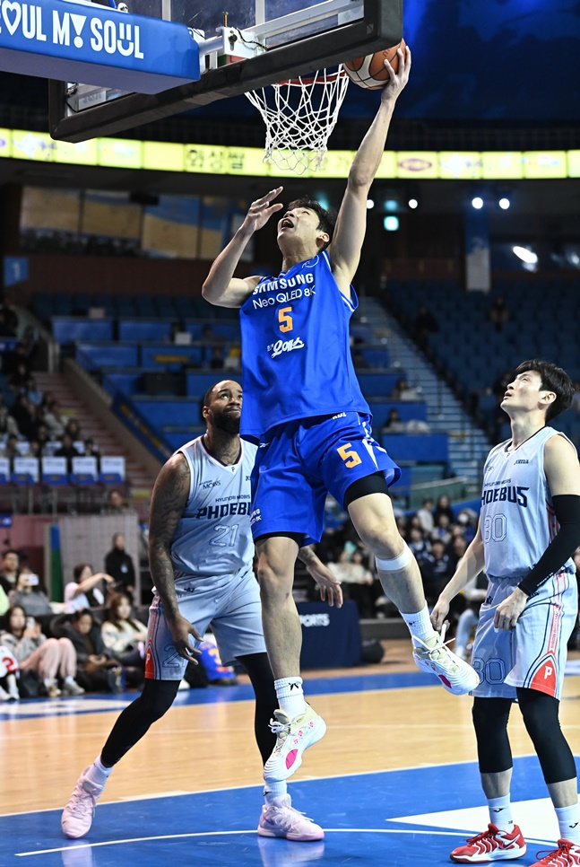 삼성 이원석이 골밑슛을 시도하고 있다. /사진=KBL 제공