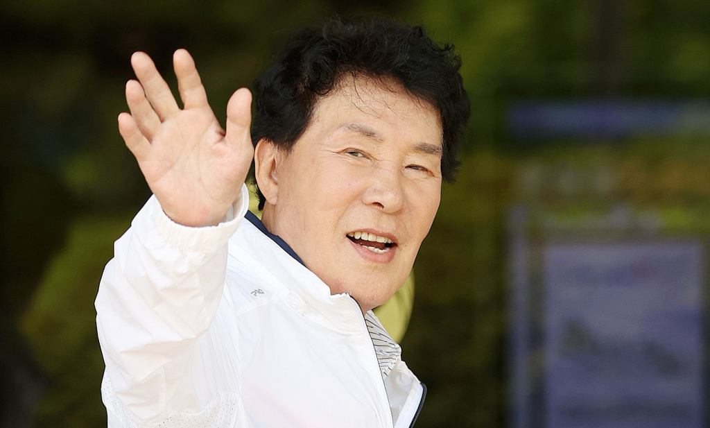 '국민 트로트 가수' 송대관이 별세했다. 향년 78세. 송대관은 지난 1967년 곡 '인정많은 아저씨'로 데뷔했다. 이후 1975년 발표한 곡 '해뜰날'이 대히트를 기록하며 전성기를 맞았고 이후 각종 상을 휩쓸며 트로트계 레전드로 올라섰다. 송대관은 곡 '정 때문에', '차표 한 장', '큰 소리 뻥뻥', '고향이 남쪽이랬지' 등의 히트곡을 남겼다. /사진=뉴스1