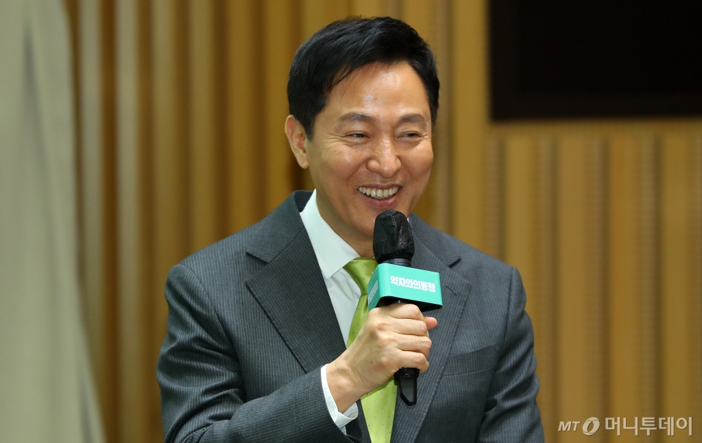 [서울=뉴시스] 김혜진 기자 = 오세훈 서울시장이 10일 오전 서울 중구 서울시청에서 열린 약자동행 자치구 지원사업 성과보고회에서 인사말을 하고 있다. 2025.02.10. jini@newsis.com /사진=김혜진