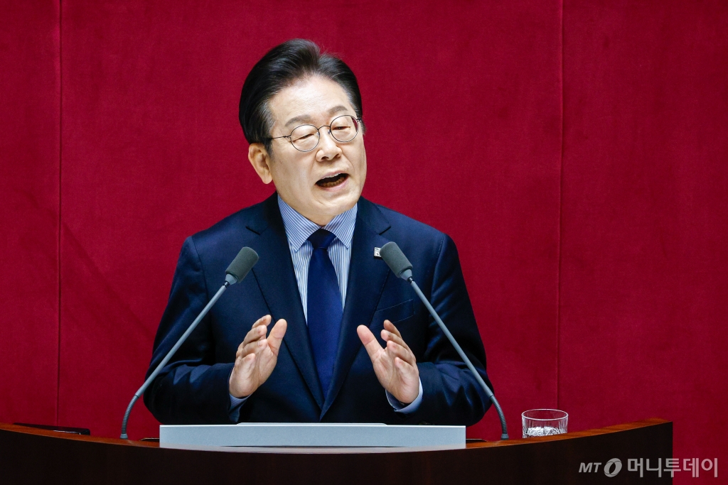(서울=뉴스1) 안은나 기자 = 이재명 더불어민주당 대표가 10일 서울 여의도 국회 본회의장에서 '회복과 성장'을 주제로 제422회 국회(임시회) 교섭단체 대표연설을 하고 있다. 2025.2.10/뉴스1 Copyright © 뉴스1. All rights reserved. 무단 전재 및 재배포, AI학습 이용 금지. /사진=(서울=뉴스1) 안은나 기자