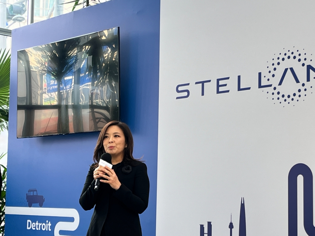 방실 스텔란티스코리아 대표가 지난 11일 개최한 신년 미디어 간담회에서 발표하는 모습/사진= 임찬영 기자