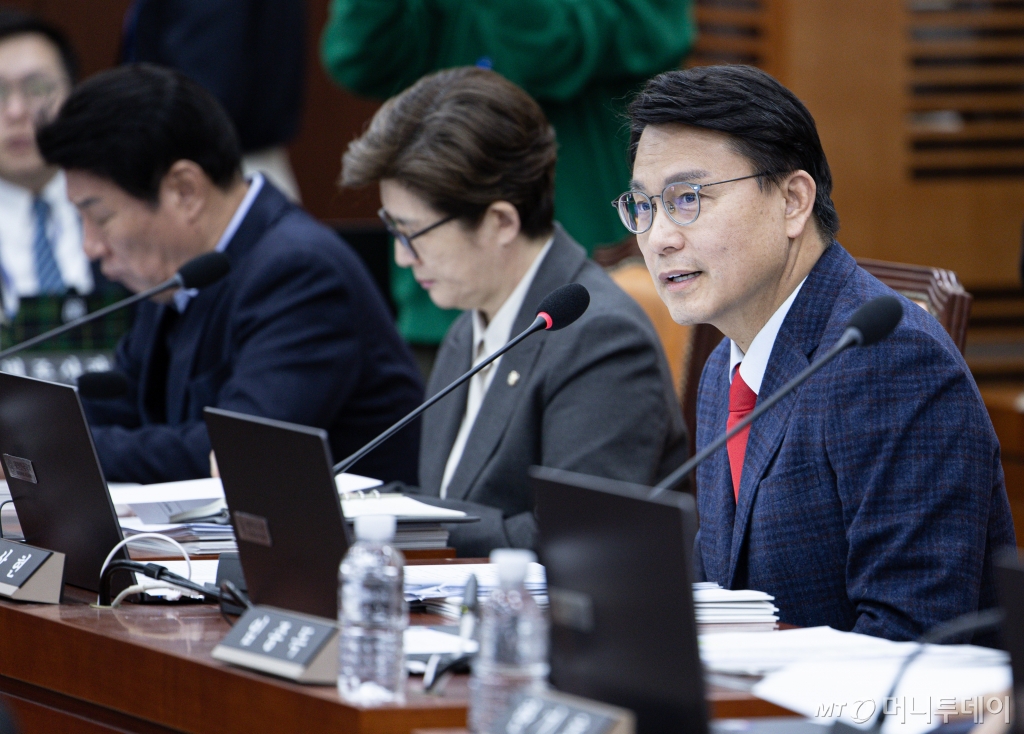 윤상현 국민의힘 의원이 11일 오후 서울 여의도 국회에서 열린 국회 국방위원회 제1차 전체회의에서 보임 인사말을 하고 있다. / 사진=뉴스1