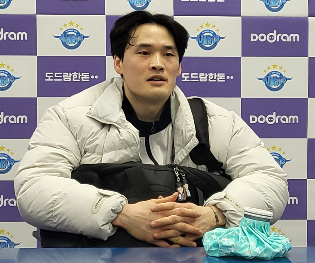김정호가 경기 후 수훈 선수로 취재진과 인터뷰를 하고 있다. /사진=안호근 기자