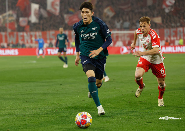 경기에 집중하는 토미야스 타케히로(왼쪽). /AFPBBNews=뉴스1